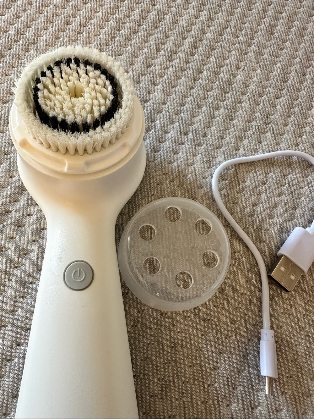 White Electric Facial Cleansing Brush Clarisonic Mia Prima